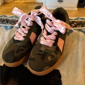 Women’s camouflage shoes